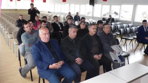 Büyükşehir Korkuteli Hali İle İlgili Esnafla Bir Araya Geldi