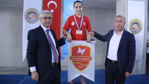 Türkiye Özel Sporcular İkinci Bölge Yüzme Şampiyonası Alanya'da Başladı
