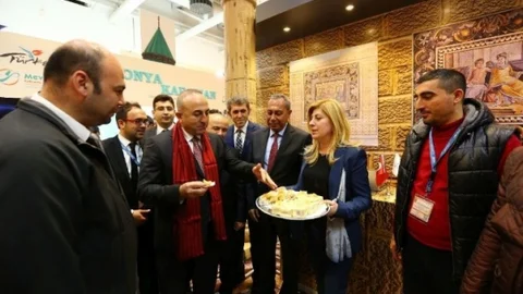 Dışişleri Bakanı Çavuşoğlu Gaziantep Standına Özel İlgi Gösterdi