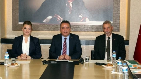 Konyaaltı'ndan ''100 Cumhuriyet Sanatçısı İle 2023'e Yürüyoruz'' Sergisi