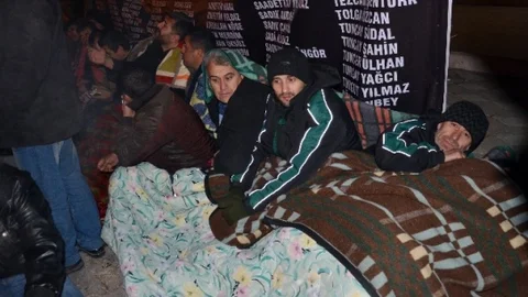 Somalı Maden İşçilerinin Oturma Eylemi Sürüyor