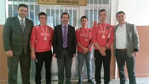 Malkaralı Güreşçilerden İlçe Milli Eğitim Müdürü Saraç'a Ziyaret