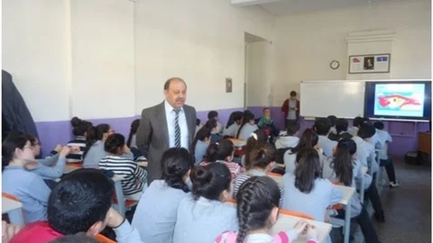 Öğrenciler Deprem Konusunda Bilgilendiriliyor