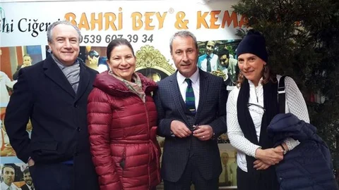 Acıyı az buldular, Meksika'dan getirdikleri biberi yediler