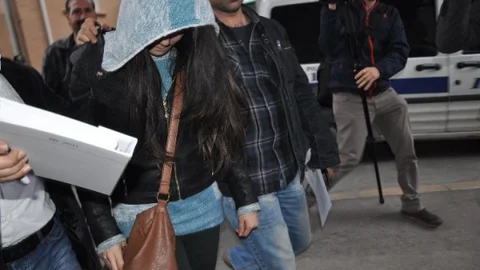 Evden Gitmesine İzin Vermeyen Erkek Arkadaşını Öldürdü