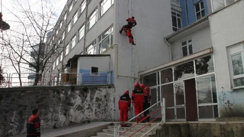 Deprem Tatbikatı Gerçeğini Aratmadı