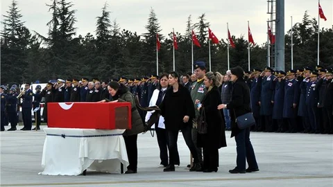 Şehitlerimizi uğurluyoruz