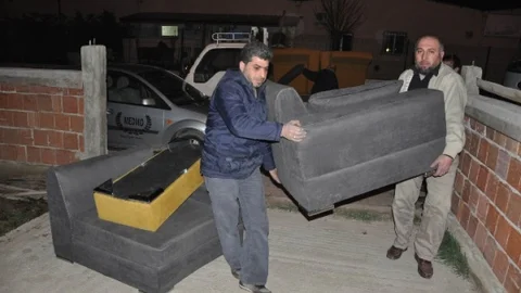 Suriyelilere Kol Kanat Geriyorlar