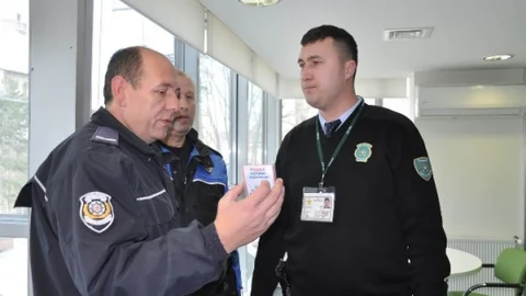 Vatandaşlar Başlarını Sallayarak Dolandırılmaktan Kurtulacak