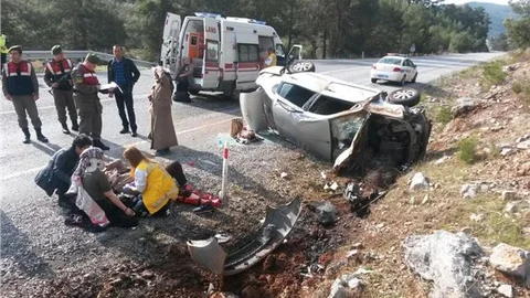 Akseki'de otomobil takla attı 5 yaralı