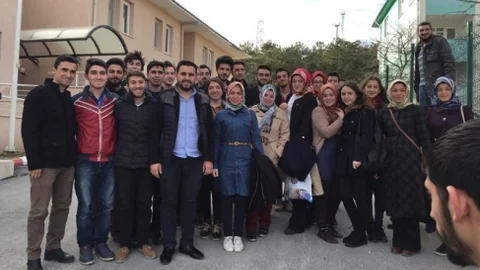 Ak Gençlerden Huzurevine Anlamlı Ziyaret