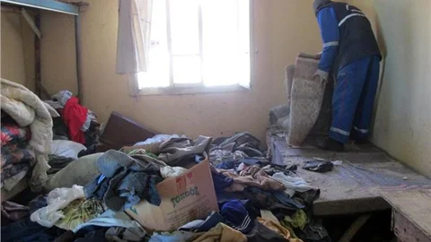 Evden 5 römork eski elbise çıktı