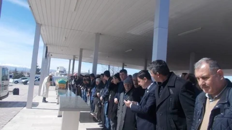 Genç Muhtar Kalbine Yenik DÜştü