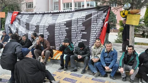 Soma'da işten çıkarılan maden işçileri