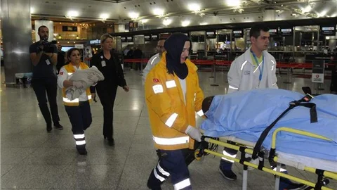 Senegalli yolcu, havalimanında doğum yaptı