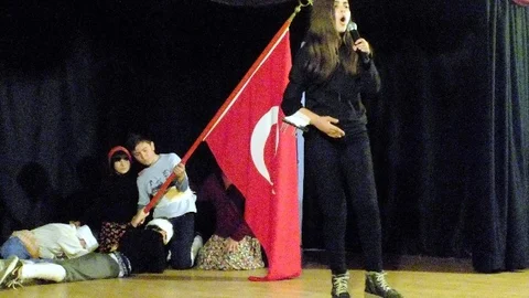 İstiklal Marşı'nı Okuma Yarışmasında Duygu Seli