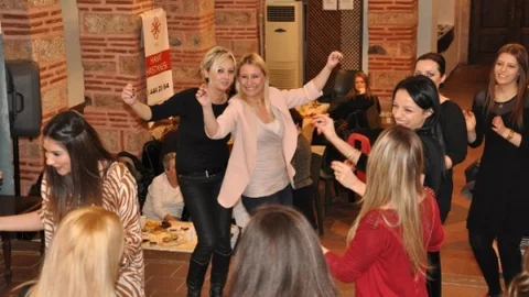 (Özel Haber) Sağlıkçı Kadınlar 8 Mart'ı Oynayarak Kutladı