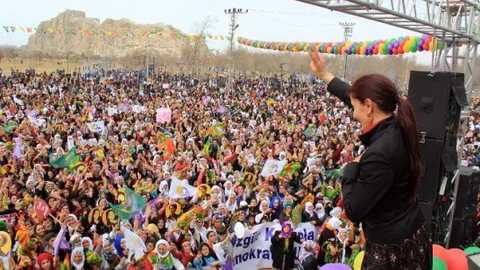 Eş Başkanlar'dan 8 Mart Dünya Emekçi Kadınlar Günü Mesajı