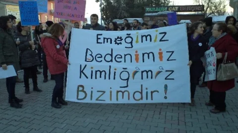 Varto'da Eğitim-Sen Kadın Komisyonu Kadın Cinayetlerini Protesto Etti