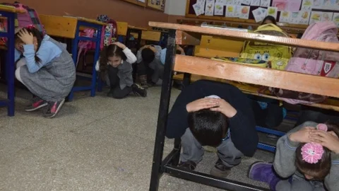 Öğrencilere Deprem Ve Yangın Tatbikatı