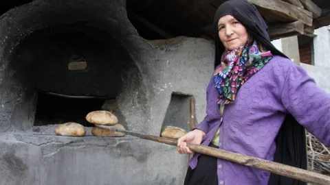 (Özel Haber) Bu Köyün Kadınları Ekmekten Para Kazanıyor