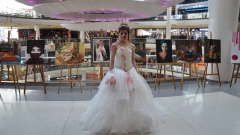 (Özel Haber) Kadına Şiddeti Kanlı Gelinlikle Protesto Ettiler