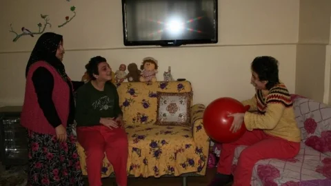 Bu Annenin Ayağının Altı Öpülür