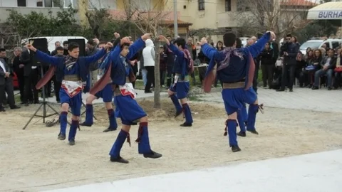 Burhaniye'de Yeni Pazaryeri Törenle Hizmete Girdi