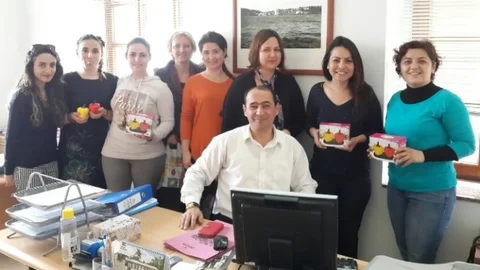 Mesai Arkadaşı Kadınları Unutmadı