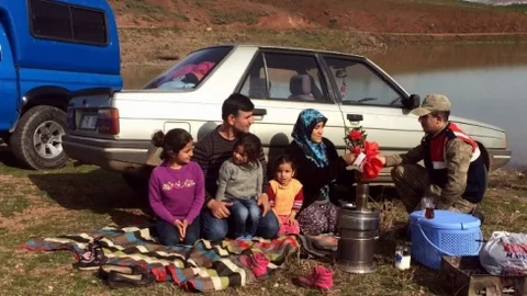 Jandarma Kadınlar Gününü Çiçeklerle Kutladı