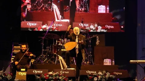 Onur Akın İzmir'de Kadınlar İçin Söyledi