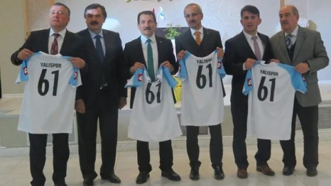 Milletvekili Aday Adayı Dünya Şampiyonu Güreşçi Selçuk Çebi Form Tutuyor