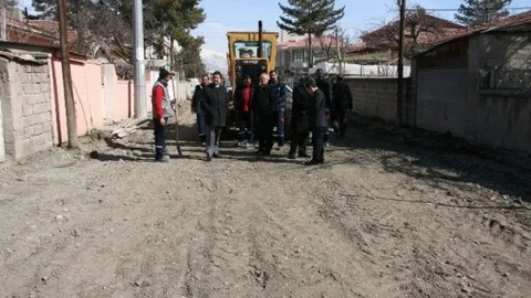 Erzincan Belediyesi Yol Genişletme Ve Düzenleme Çalışmalarına Devam Ediyor
