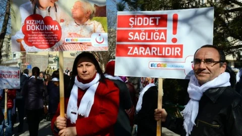 Eskişehir'de ''Sağlık Çalışanı Kadınlara Yönelik Şiddetin Önlenmesi'' Yürüyüşü