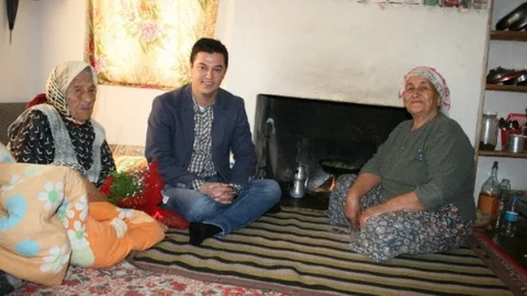 (Özel)- Asırlık Fatma Nineye Sürpriz Kadınlar Günü Ziyareti