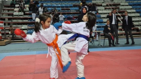 Dünya Kadınlar Gününde Kadın Sporcular Kıyasıya Yarıştı