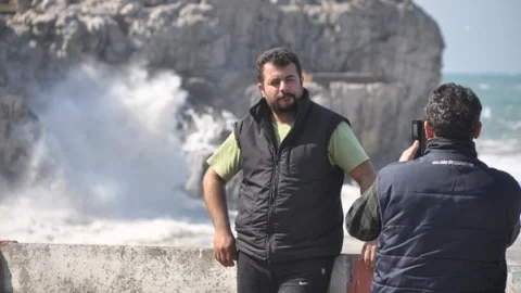 Dev Dalgalar Kıyıları Dövdü