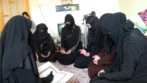 Aynı Evde Yaşayan 9 Suriyeli Kadın Ülkelerine Dönebilmek İçin Dua Ediyor