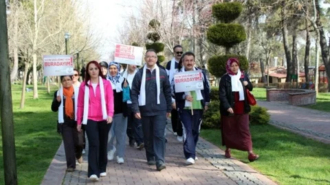 Sağlıkçılar ‘Kadına Şiddete Hayır' Diyerek Yürüdü