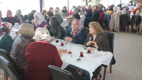 Ak Partili Kadınlar Kahvaltıda Bir Araya Geldi