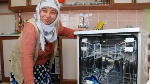 Engelli Kadın Dünya Kadınlar Günü'nde Bulaşık Makinesine Kavuştu