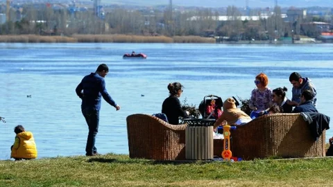 Parklara Bahar Geldi