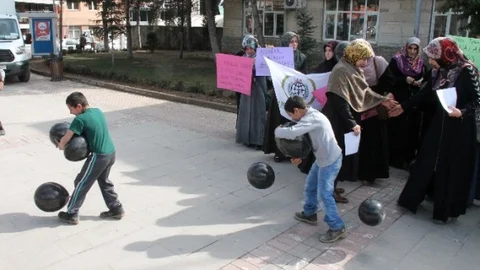 İHH Kadın Zulmüne Dikkat Çekmek İçin Siyah Balonlarla Açıklama Yaptı