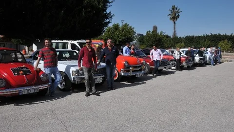 Klasik Arabalarla Özgecan Anısına Şehir Turu