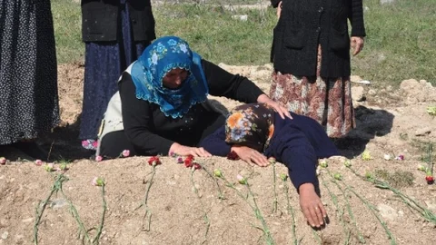 Kadınlar Günü'nü Oğlunun Mezarı Başında Geçirdi