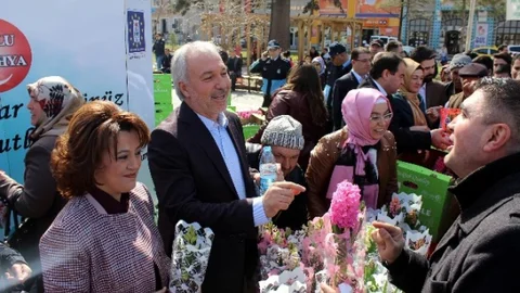 Kamil Saraçoğlu Kadınlar Toplumun Temel Taşıdır