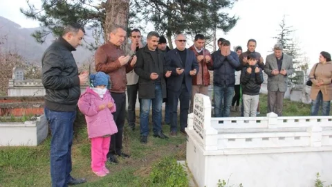 Karikatürist Sezai Oruç Mezarı Başında Anıldı