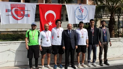 Kürekte Fenerbahçe-Galatasar Çekişmesi