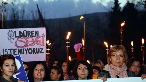 Kadınlar ''meşaleli'' eylem yaptı