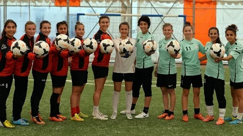 Paşa'nın Kadın Kramponları Lider